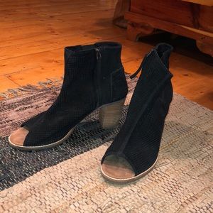 black toms heels